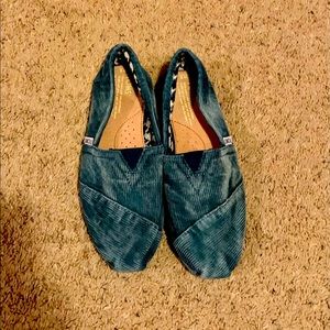Green corduroy Tom’s sz 8
